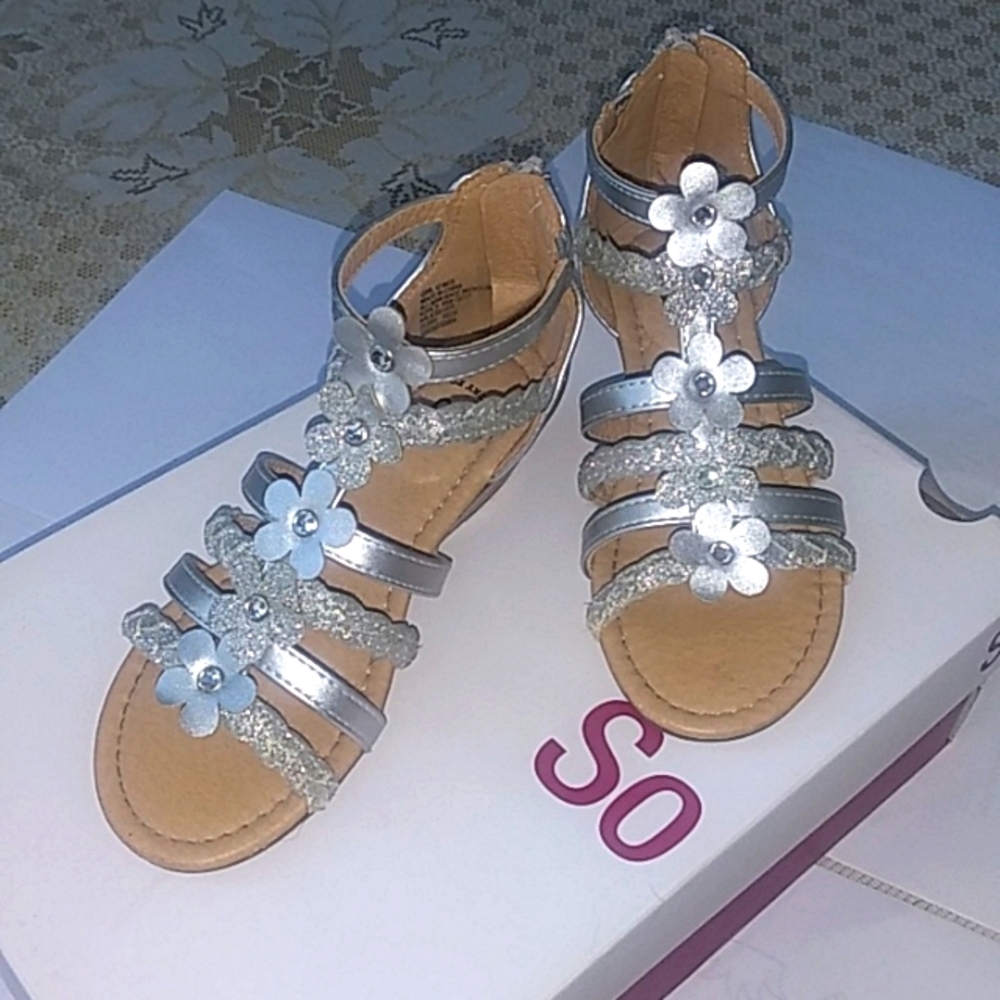 PRICE🔽Memory Foam Silver Sandals
